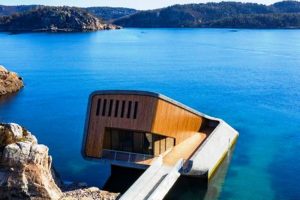 Первый в Европе подводный ресторан открылся в Норвегии - фото